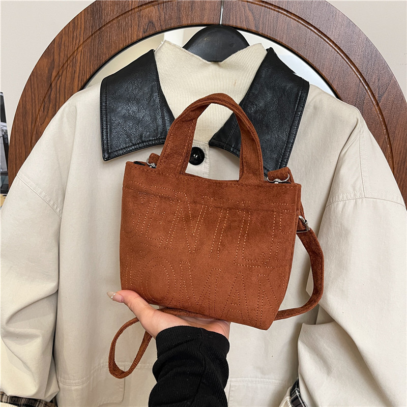 New Retro Suede Crossbody Bag  - Embroidery Texture avaliação e preço