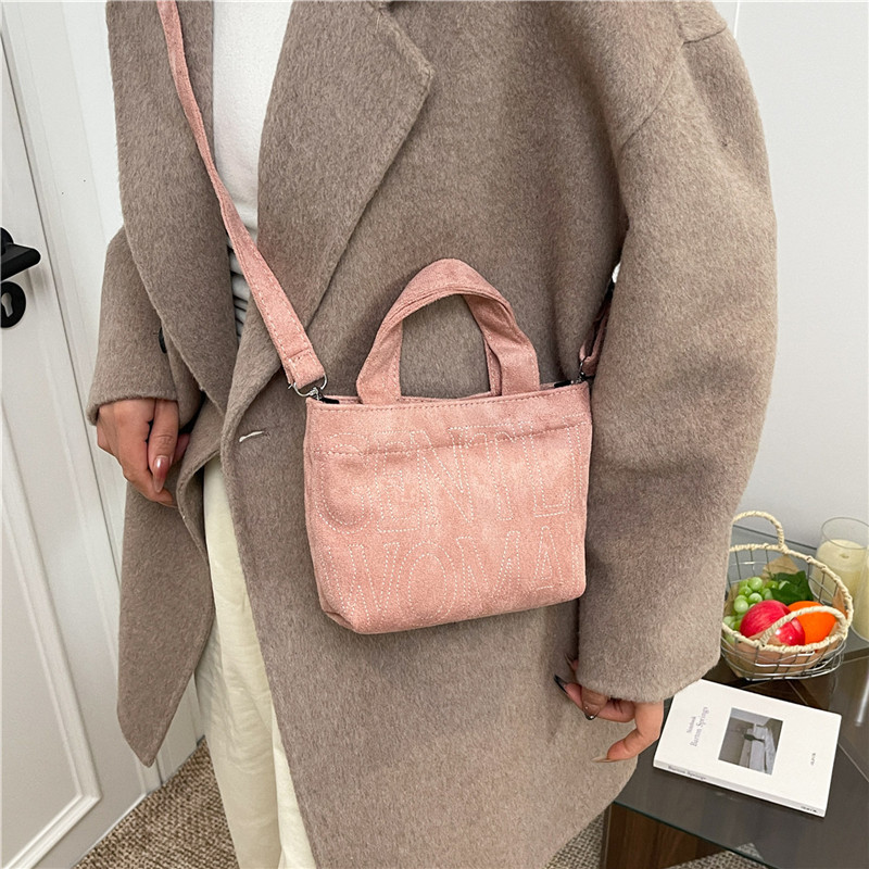 New Retro Suede Crossbody Bag  - Embroidery Texture avaliação e preço
